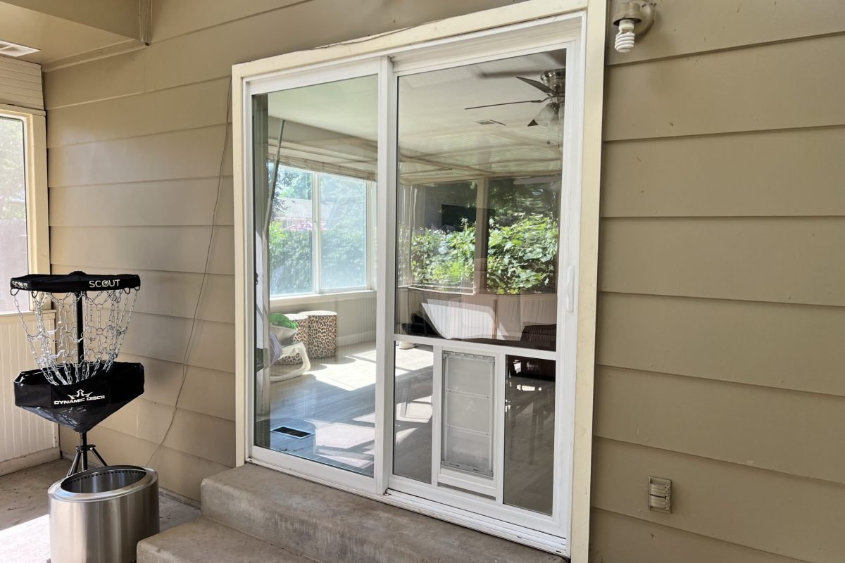 Sliding glass door with pet door 2